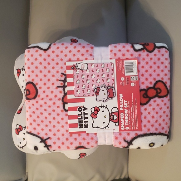Hello Kitty Shaped Pillow & Throw Set NWT - Picture 2 of 4